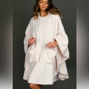 NWT Women’s Ponchama in Ivory